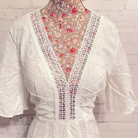 Embroidered Detailed White Romper - Picture 4 of 10